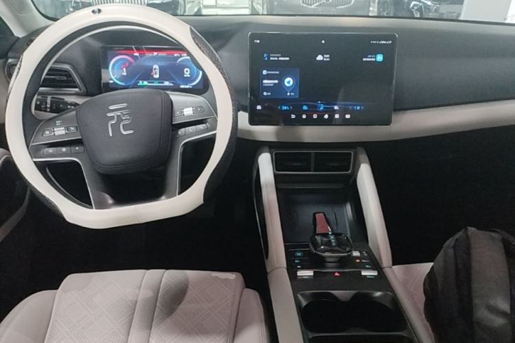 Used BYD Yuan UP 2024 401KM Leading Edition Center Console