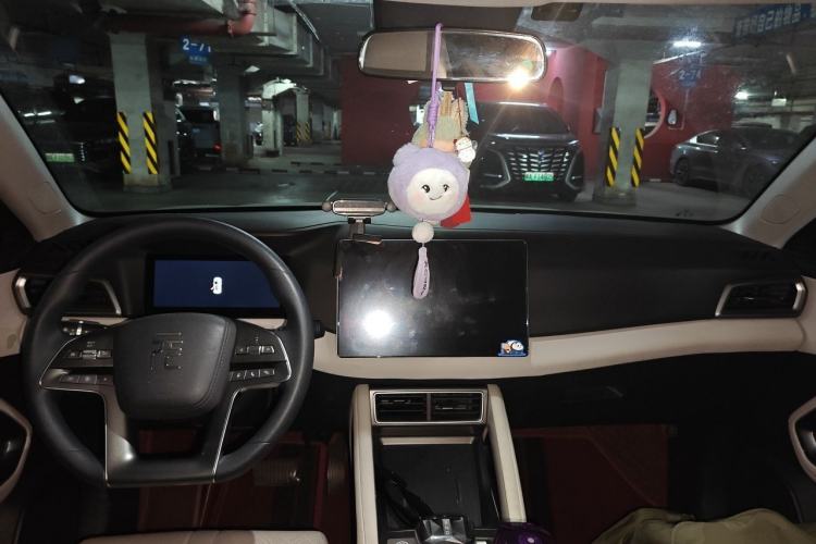 Used BYD Yuan UP 2024 401KM Leading Edition Center Console