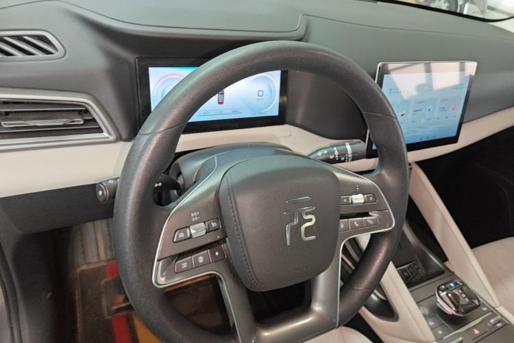 Used BYD Yuan UP 2024 401 km Active Version Center Console