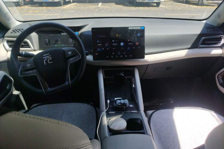 Used BYD Yuan UP 2024 401KM Leading Edition Center Console