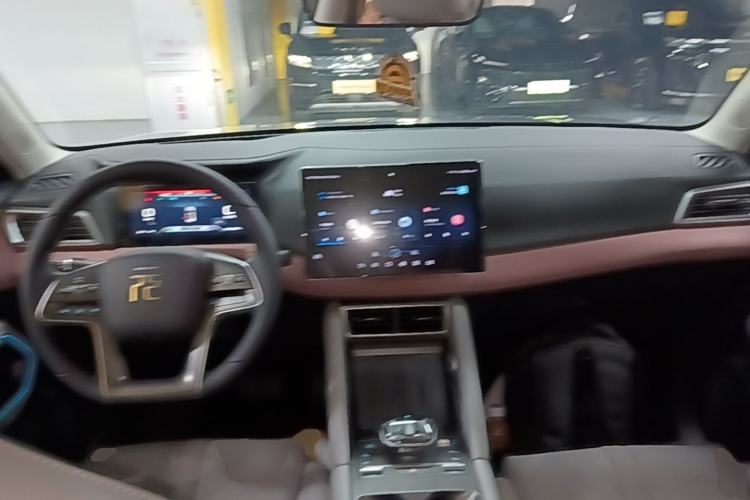 Used BYD Yuan UP 2024 401KM Beyond Edition Center Console