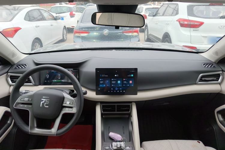 Used BYD Yuan UP 2024 401 km Active Version Center Console