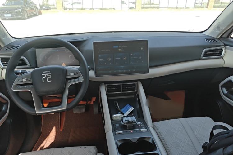 Used BYD Yuan UP 2024 401KM Leading Edition Center Console
