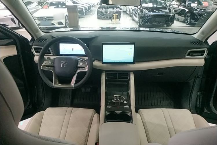 Used BYD Yuan UP 2024 401 km Active Version Center Console