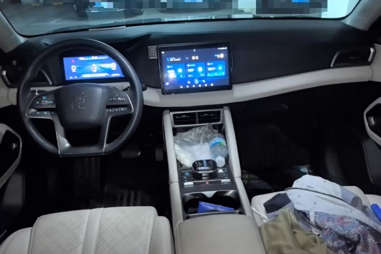 Used BYD Yuan UP 2024 401 km Active Version Center Console