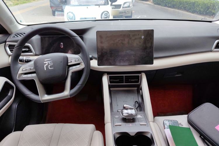 Used BYD Yuan UP 2024 401KM Beyond Edition Center Console