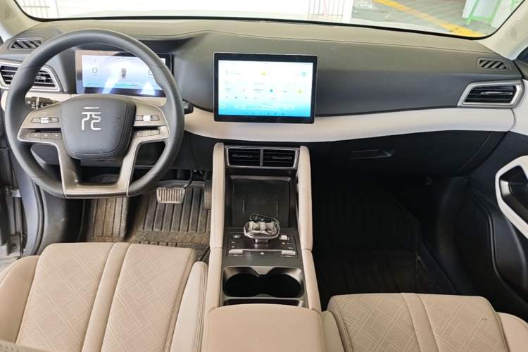 Used BYD Yuan UP 2024 401 km Active Version Center Console