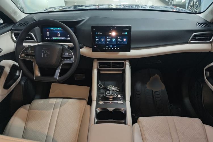 Used BYD Yuan UP 2024 401 km Active Version Center Console