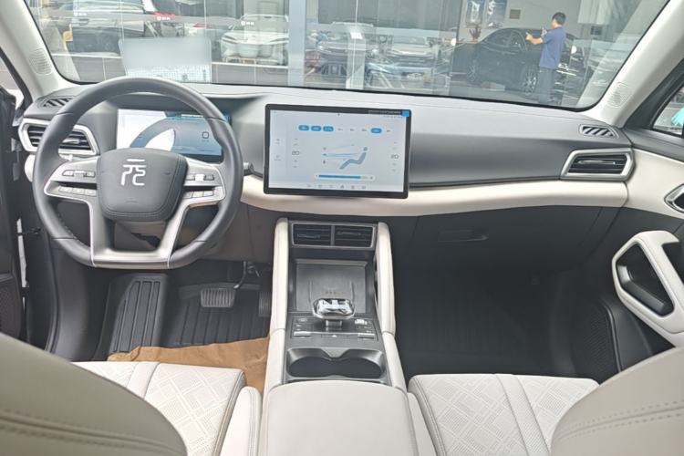 Used BYD Yuan UP 2024 401KM Beyond Edition Center Console