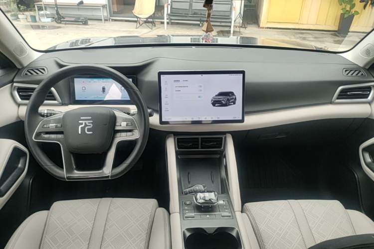 Used BYD Yuan UP 2024 401KM Leading Edition Center Console