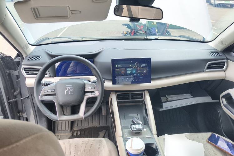 Used BYD Yuan UP 2024 401 km Active Version Center Console