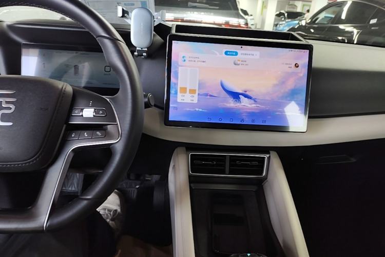 Used BYD Yuan UP 2024 401KM Beyond Edition Center Console