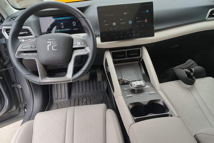 Used BYD Yuan UP 2024 401KM Beyond Edition Center Console