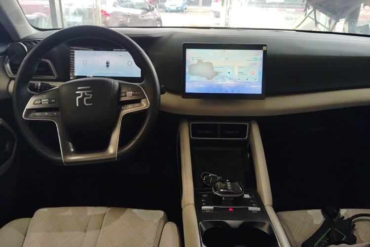 Used BYD Yuan UP 2024 401 km Active Version Center Console