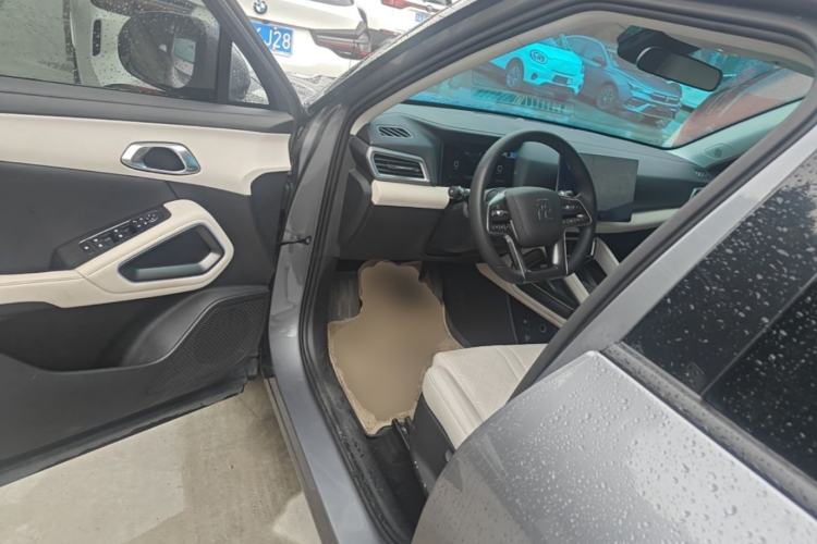 Used BYD Yuan UP 2024 401KM Leading Edition Driver Seat