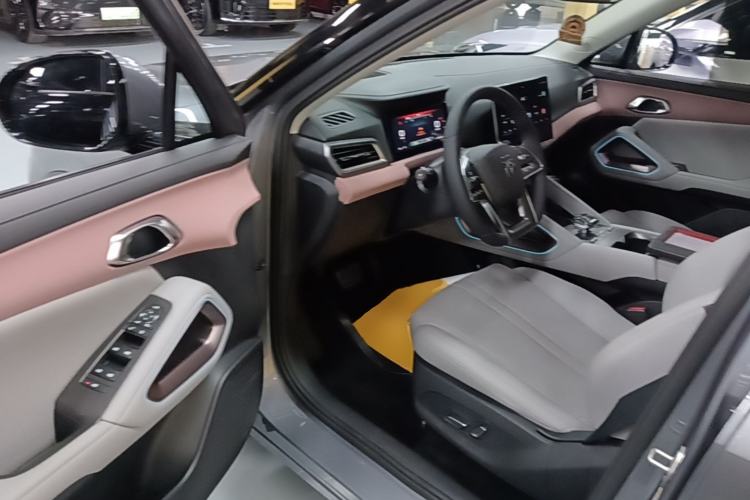 Used BYD Yuan UP 2024 401KM Beyond Edition Driver Seat