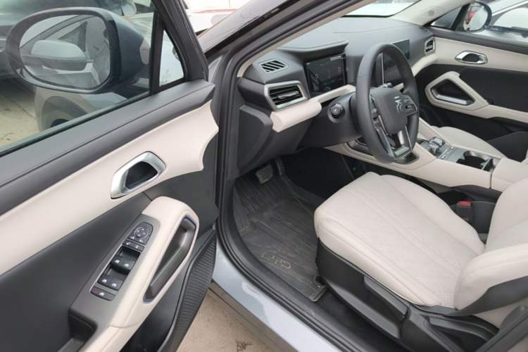 Used BYD Yuan UP 2024 401 km Active Version Driver Seat