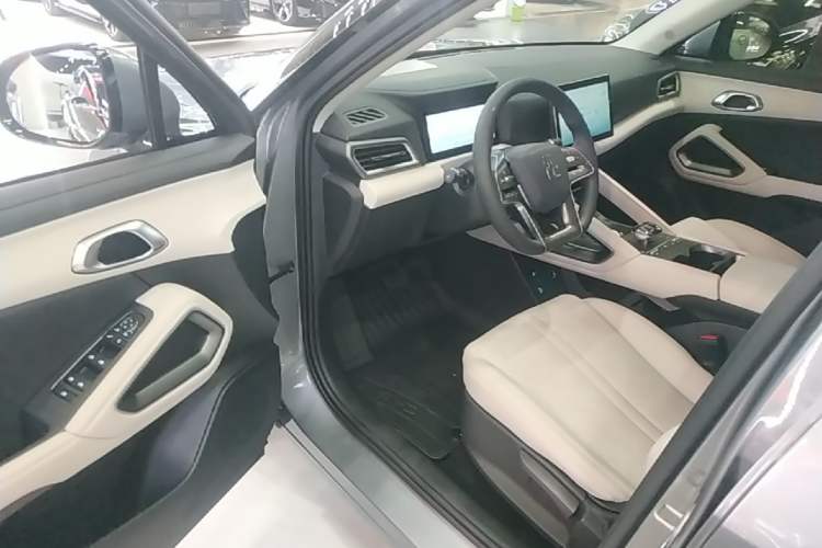 Used BYD Yuan UP 2024 401 km Active Version Driver Seat