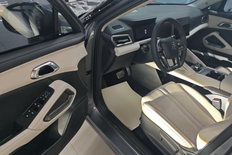 Used BYD Yuan UP 2024 401 km Active Version Driver Seat