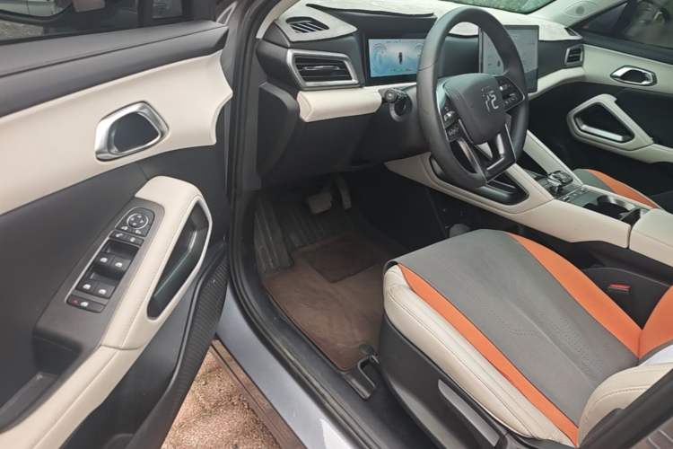 Used BYD Yuan UP 2024 401KM Leading Edition Driver Seat