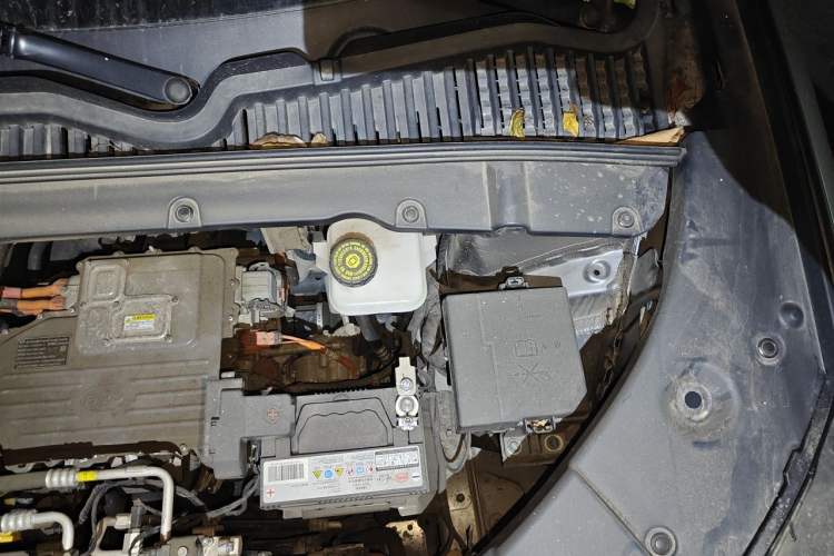 Used BYD Yuan UP 2024 401KM Leading Edition Engine Bay Left