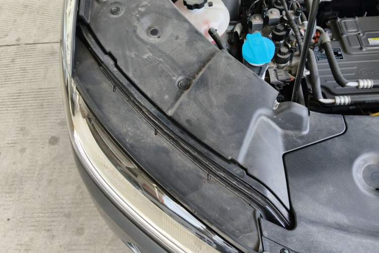Used BYD Yuan UP 2024 401KM Leading Edition Engine Bay Right