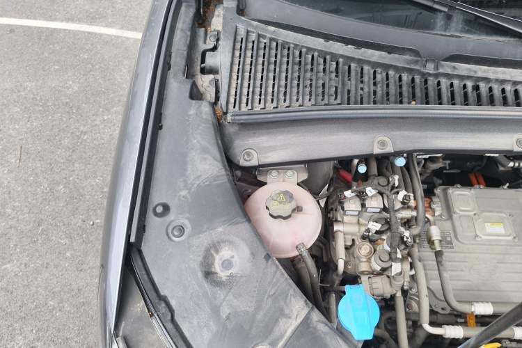 Used BYD Yuan UP 2024 401 km Active Version Engine Bay Right