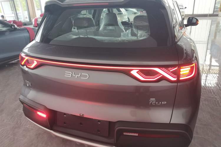Used BYD Yuan UP 2024 401 km Active Version Exterior 4