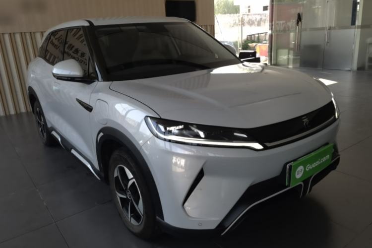 Used BYD Yuan UP 2024 401KM Leading Edition Front Right 45 Deg