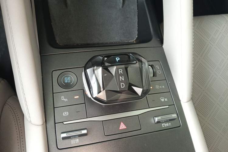 Used BYD Yuan UP 2024 401KM Beyond Edition Gear Lever