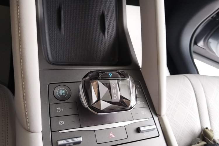 Used BYD Yuan UP 2024 401 km Active Version Gear Lever