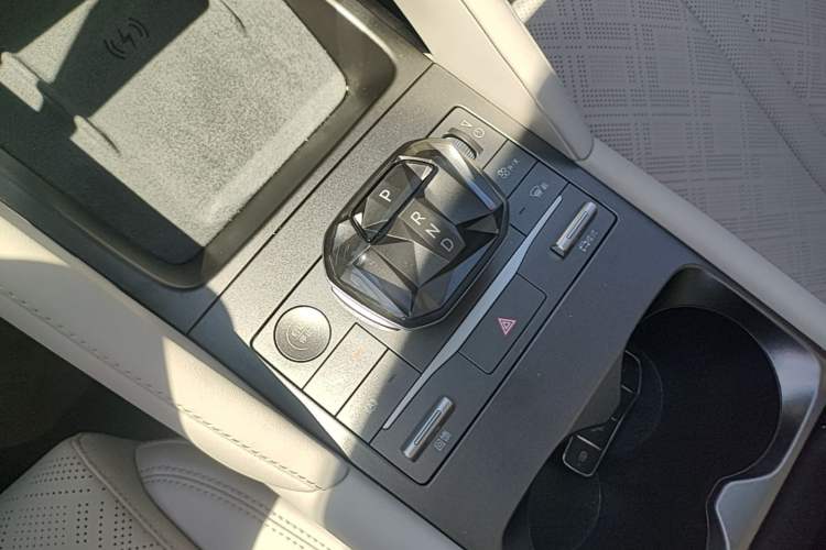 Used BYD Yuan UP 2024 401KM Beyond Edition Gear Lever