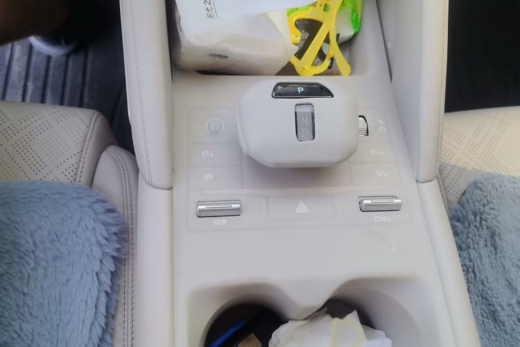 Used BYD Yuan UP 2024 401 km Active Version Gear Lever