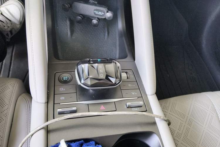 Used BYD Yuan UP 2024 401KM Leading Edition Gear Lever
