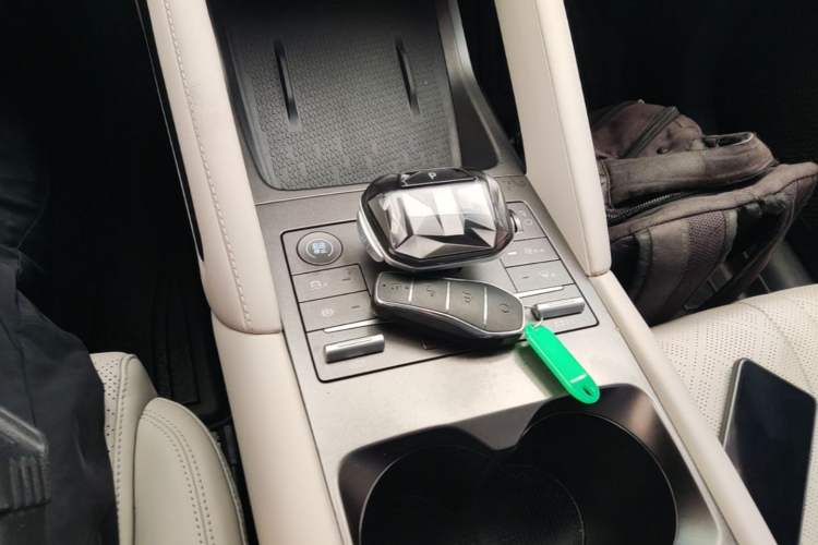 Used BYD Yuan UP 2024 401KM Leading Edition Gear Lever