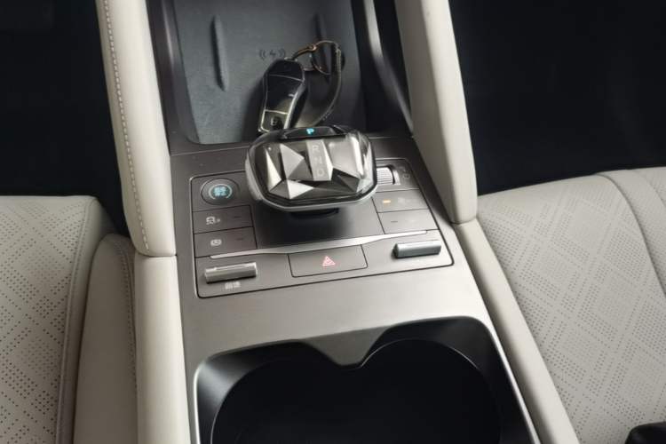 Used BYD Yuan UP 2024 401KM Beyond Edition Gear Lever
