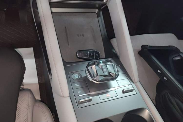 Used BYD Yuan UP 2024 401KM Beyond Edition Gear Lever