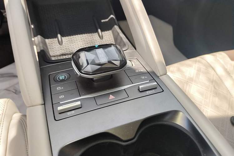 Used BYD Yuan UP 2024 401 km Active Version Gear Lever