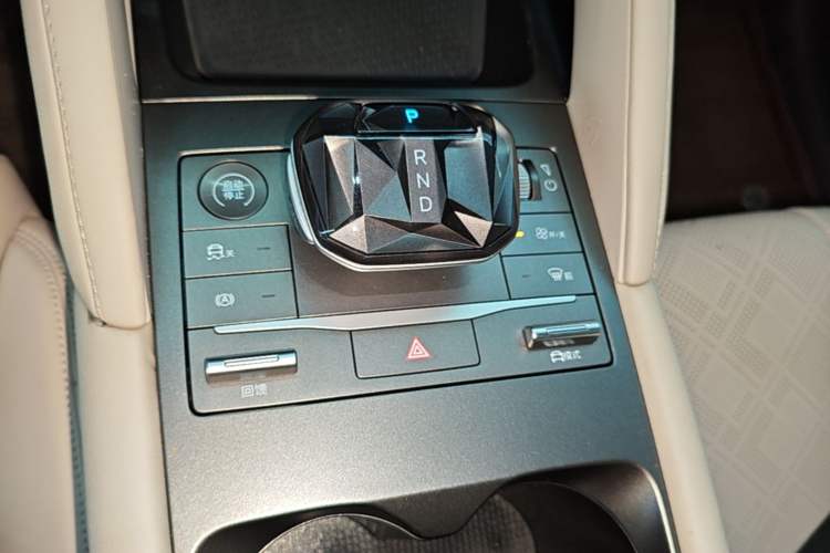 Used BYD Yuan UP 2024 401KM Leading Edition Gear Lever