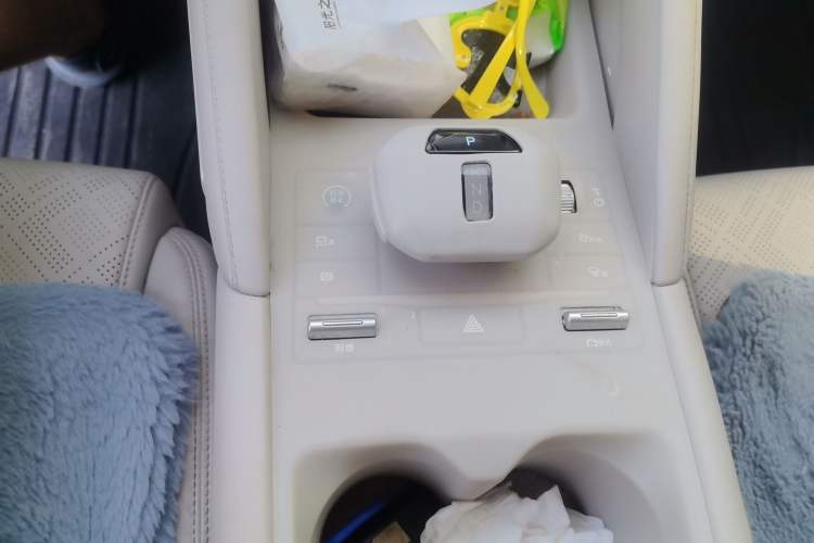 Used BYD Yuan UP 2024 401 km Active Version Gear Lever