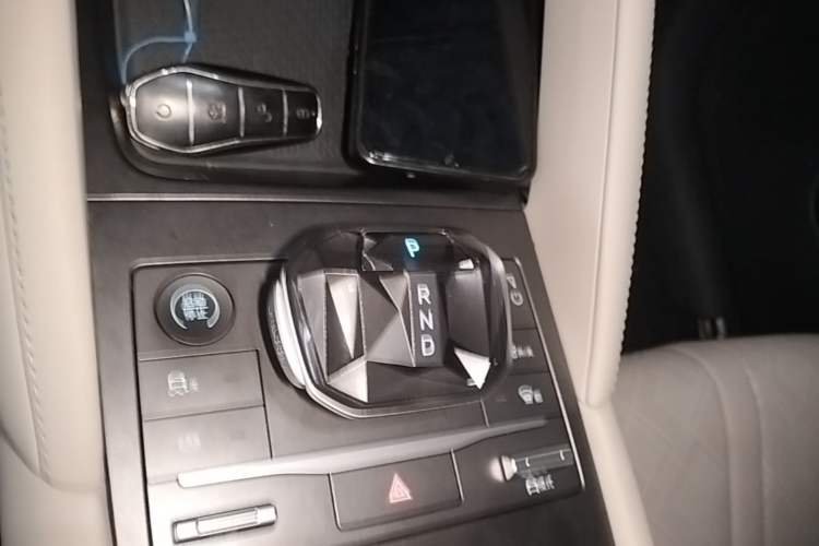 Used BYD Yuan UP 2024 401KM Leading Edition Gear Lever