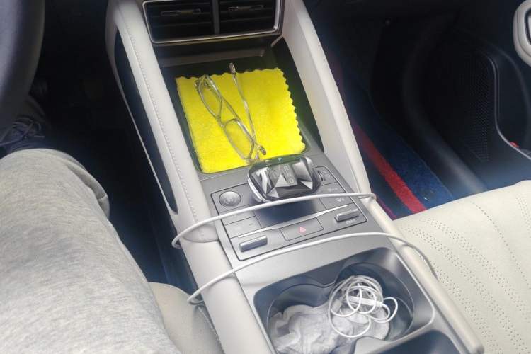 Used BYD Yuan UP 2024 401KM Leading Edition Gear Lever