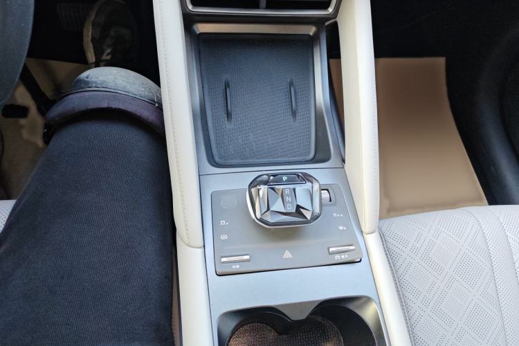 Used BYD Yuan UP 2024 301KM Leading Edition Gear Lever