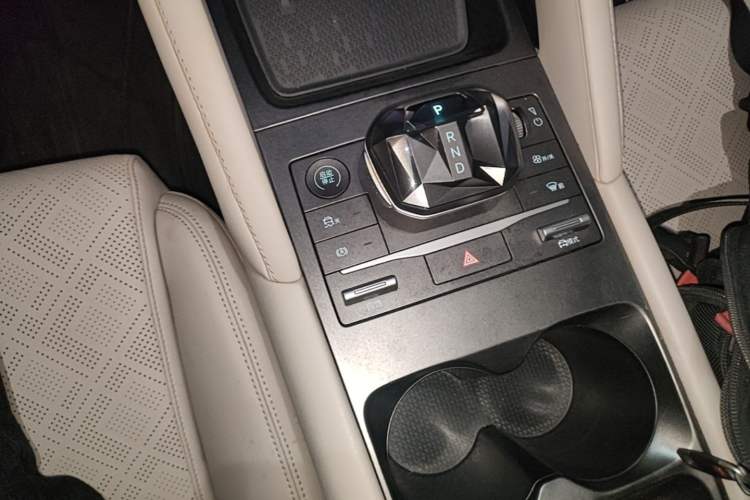 Used BYD Yuan UP 2024 401 km Active Version Gear Lever