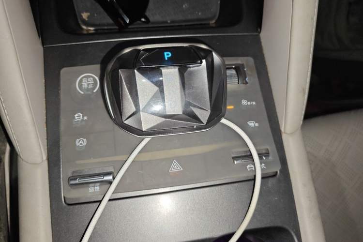 Used BYD Yuan UP 2024 401KM Leading Edition Gear Lever