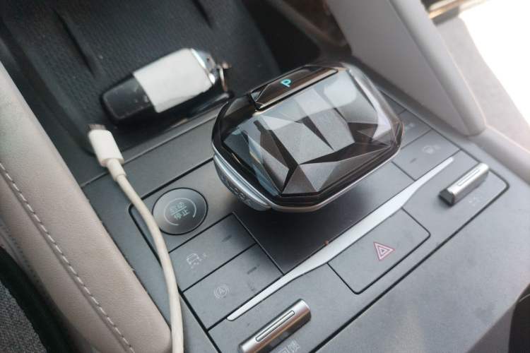 Used BYD Yuan UP 2024 401KM Leading Edition Gear Lever