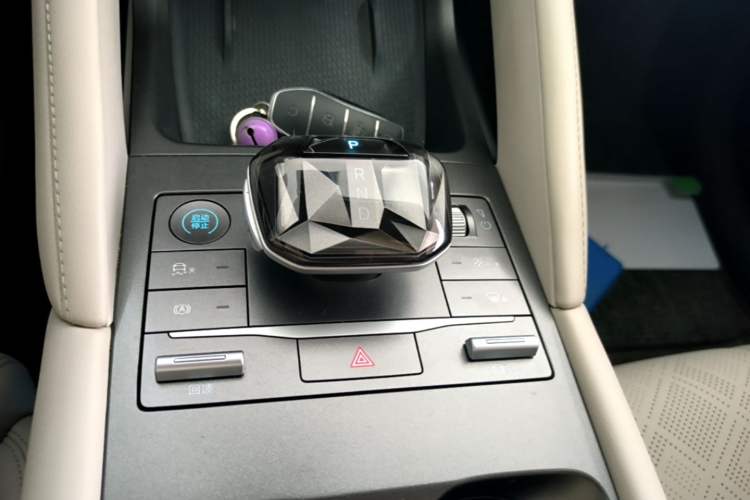 Used BYD Yuan UP 2024 401KM Leading Edition Gear Lever