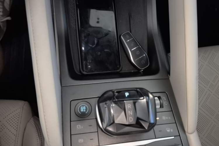 Used BYD Yuan UP 2024 401KM Leading Edition Gear Lever