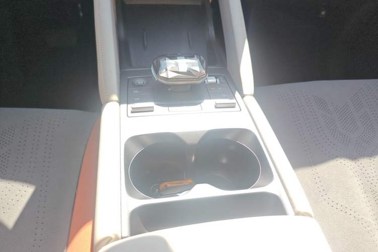 Used BYD Yuan UP 2024 401KM Leading Edition Gear Lever