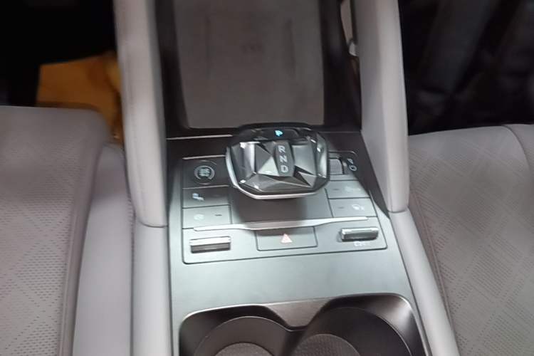 Used BYD Yuan UP 2024 401KM Beyond Edition Gear Lever